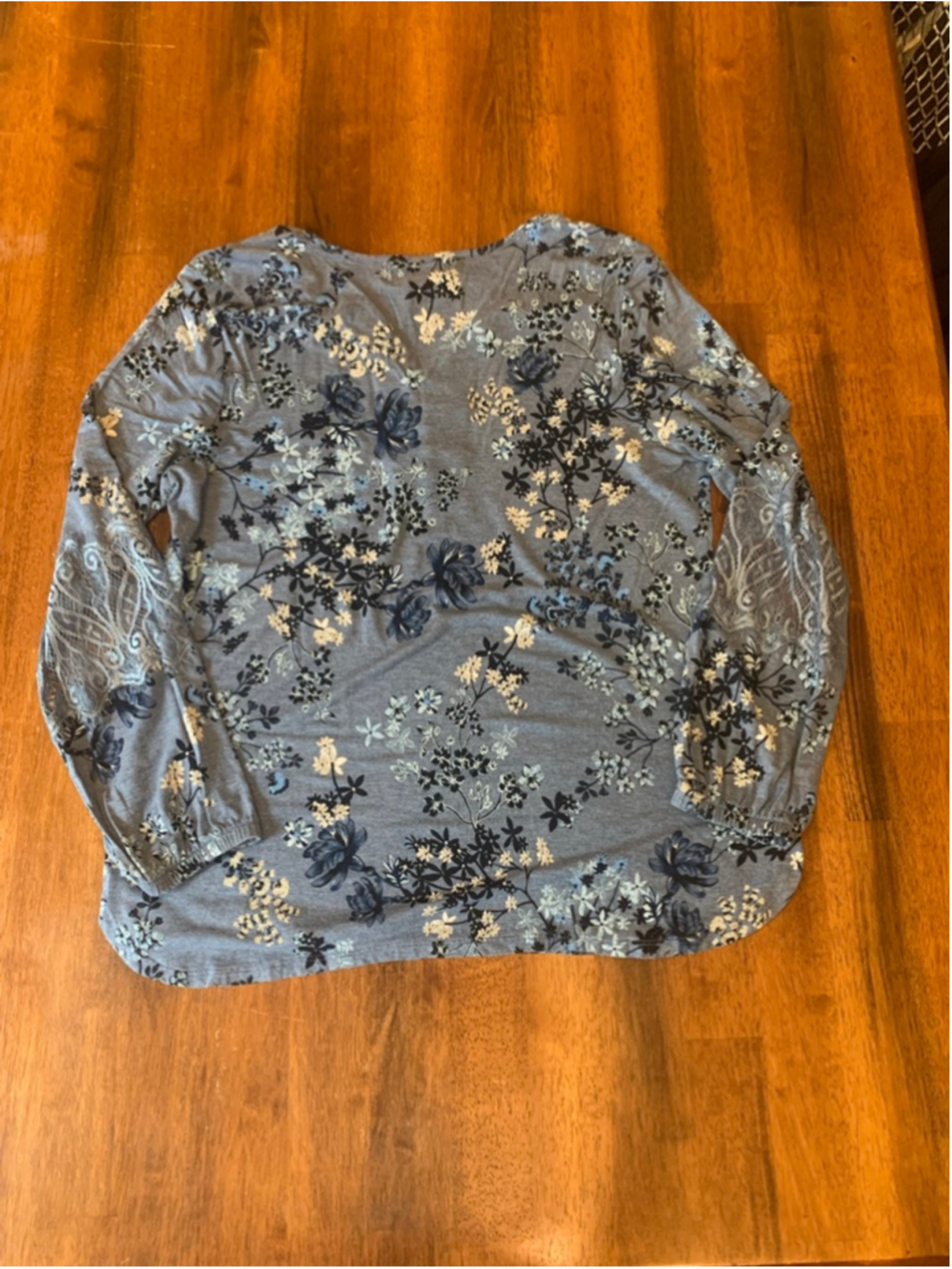 Liz Claiborne Top Medium Blue and White Floral Lace Sleeve Detail - Picture 7 of 7